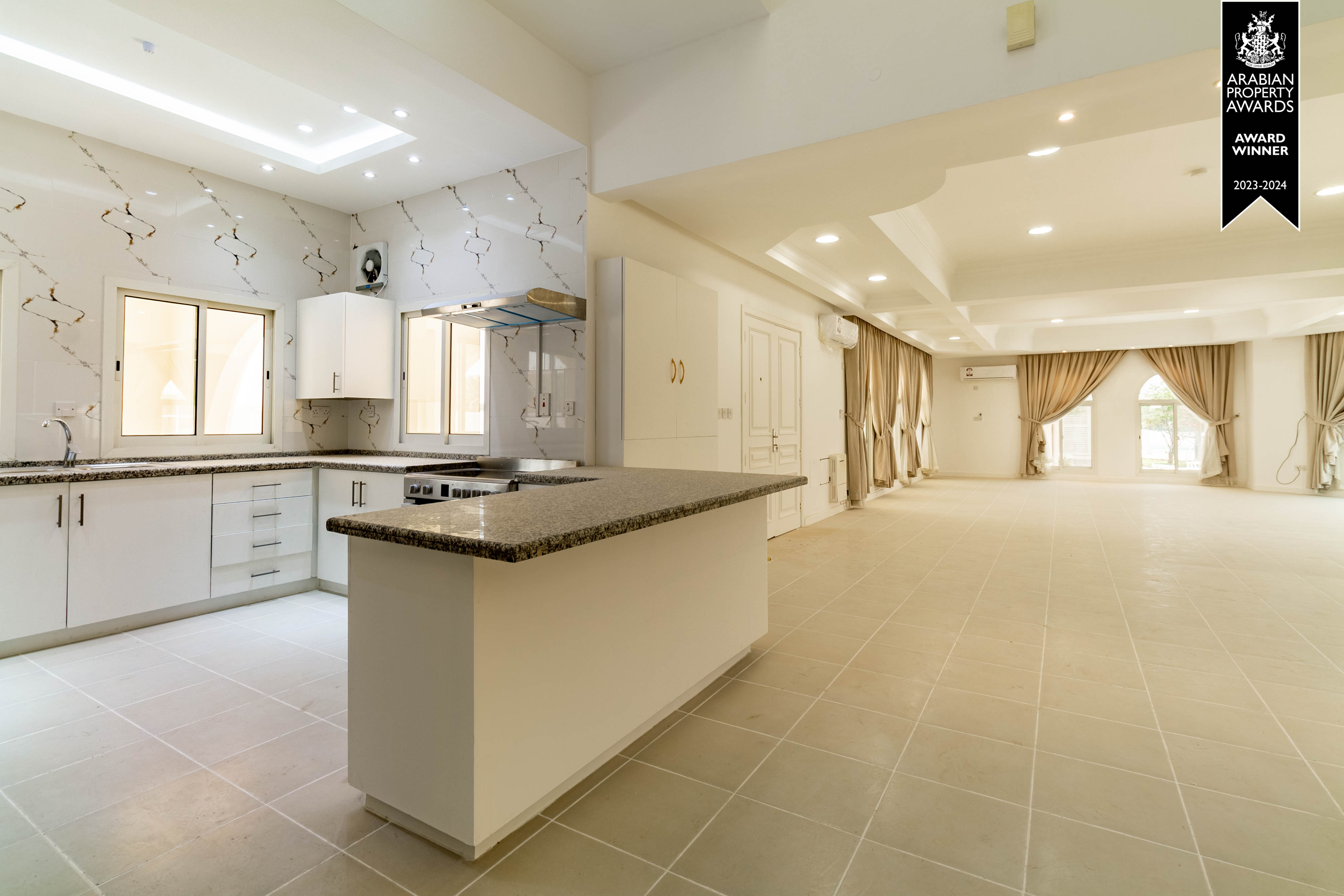 Modern and Spacious 4BR + Maids Room Villa In Westbay Lagoon - photo 2