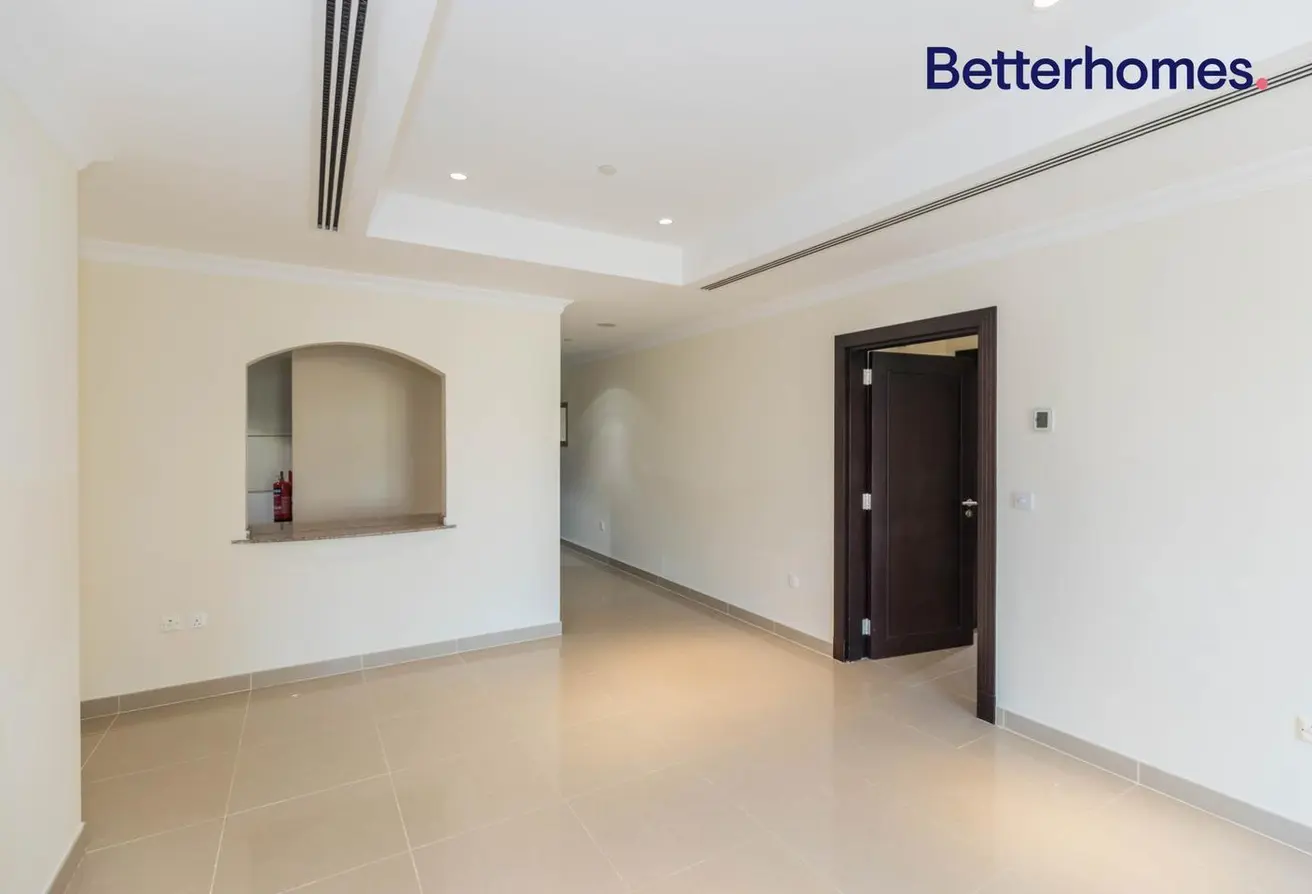 Semi-Furnished 1-Bedroom in Porto Arabia for sale - photo 3