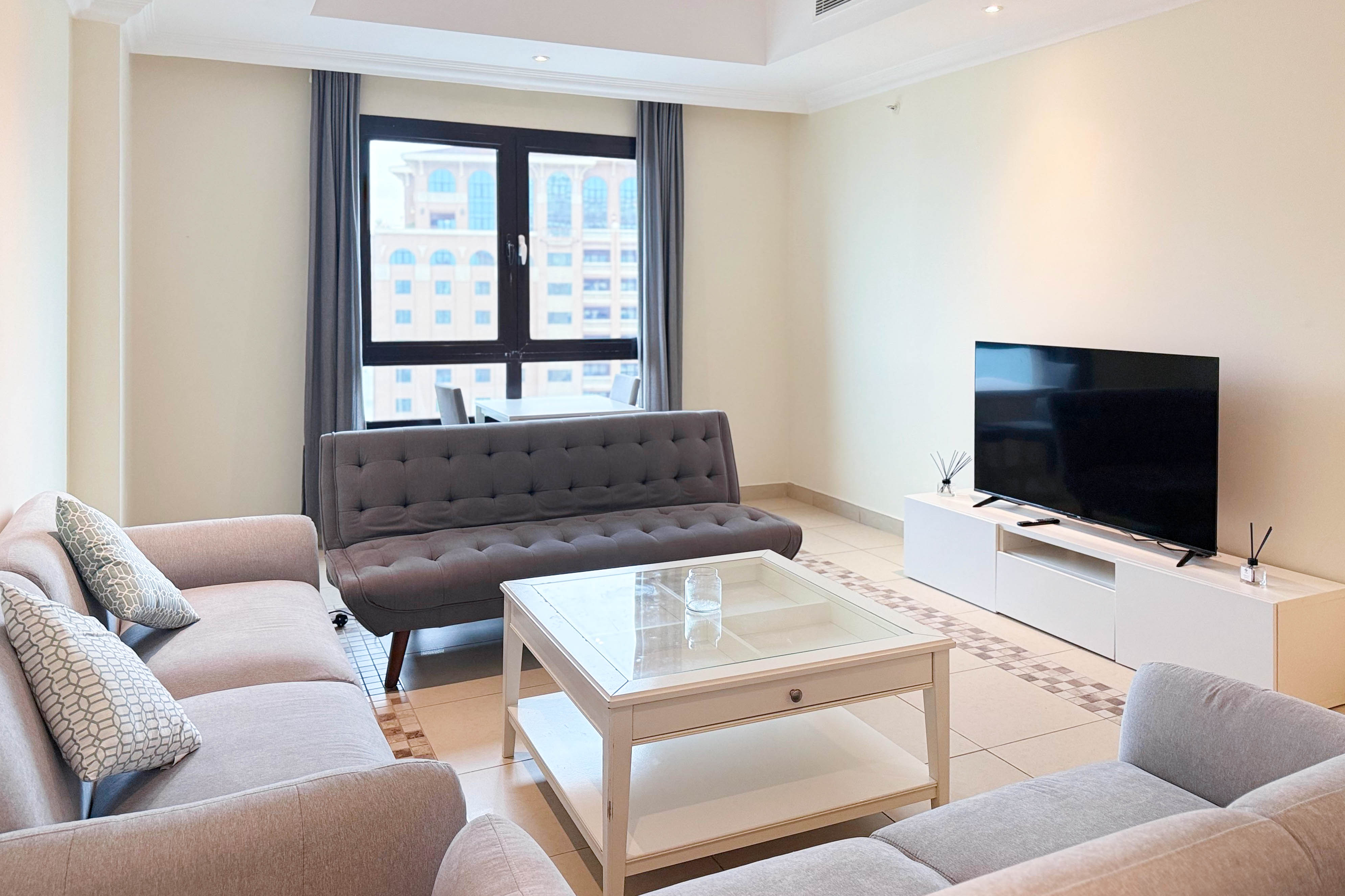 MODERN 1-BEDROOM FULLY FURNISHED | PORTO ARABIA