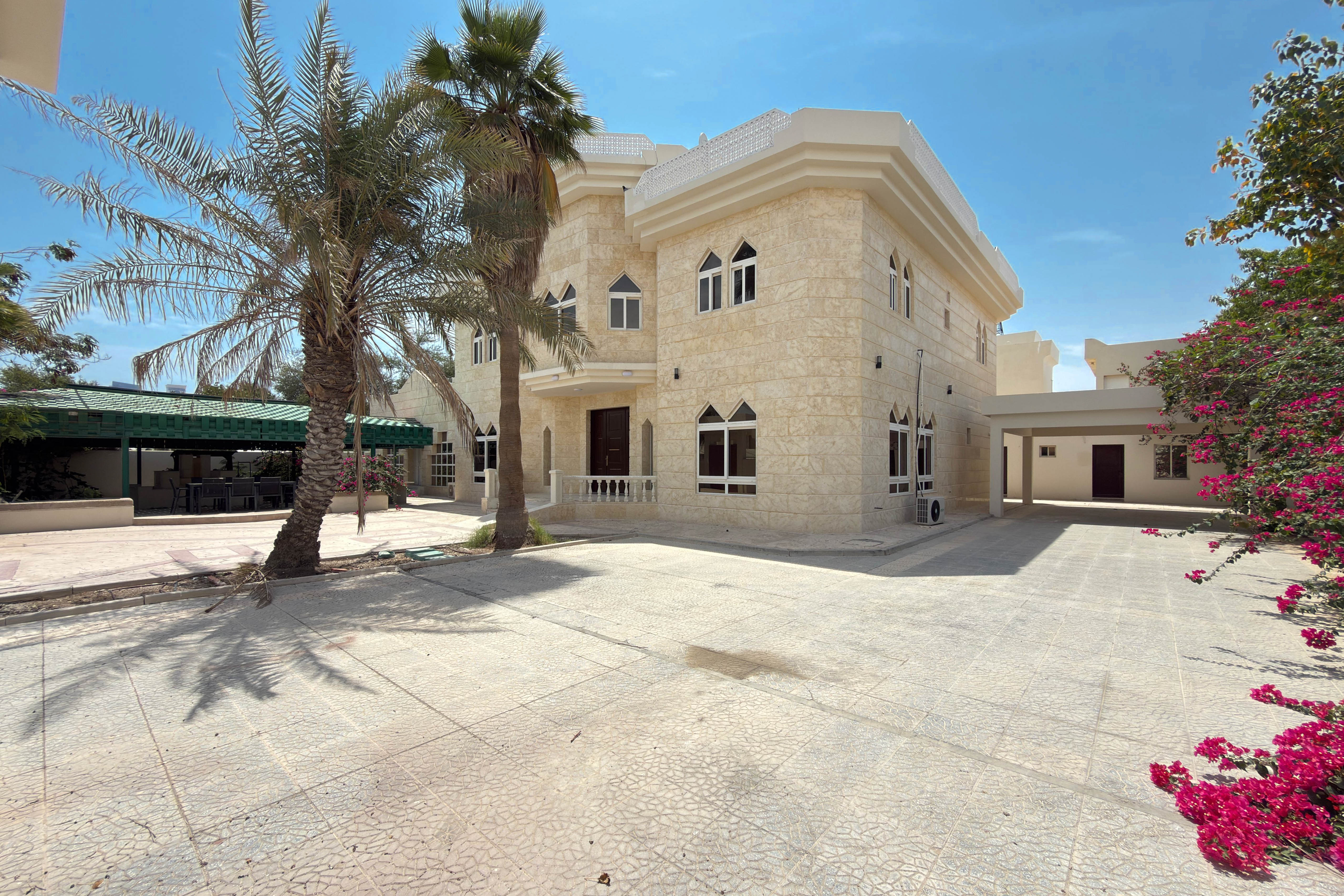 SPACIOUS | 5 BEDROOMS + MAID | PRIVATE POOL