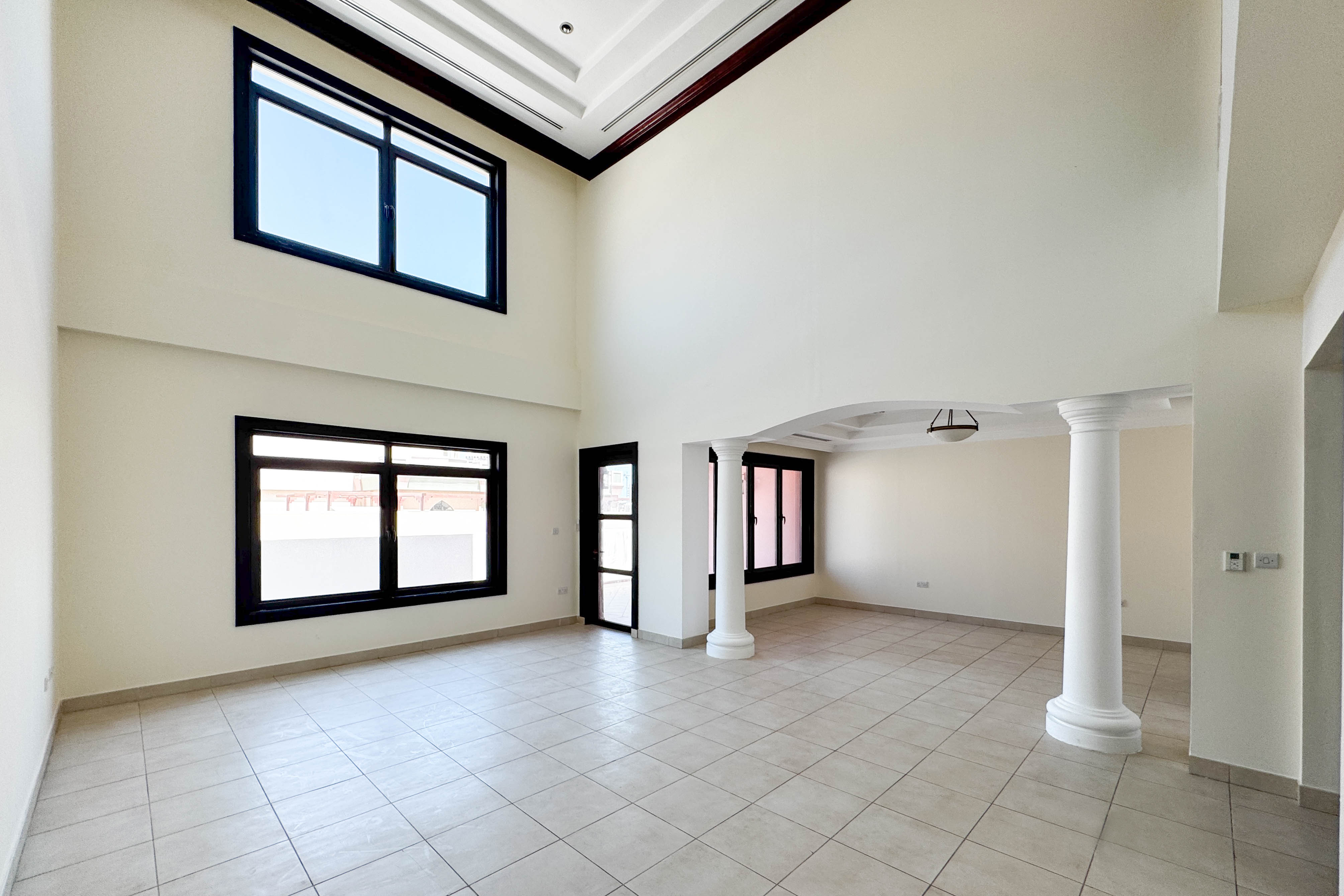 LUXURIOUS TOWNHOUSE 3+M | OFFICE | WITH AMENITIES