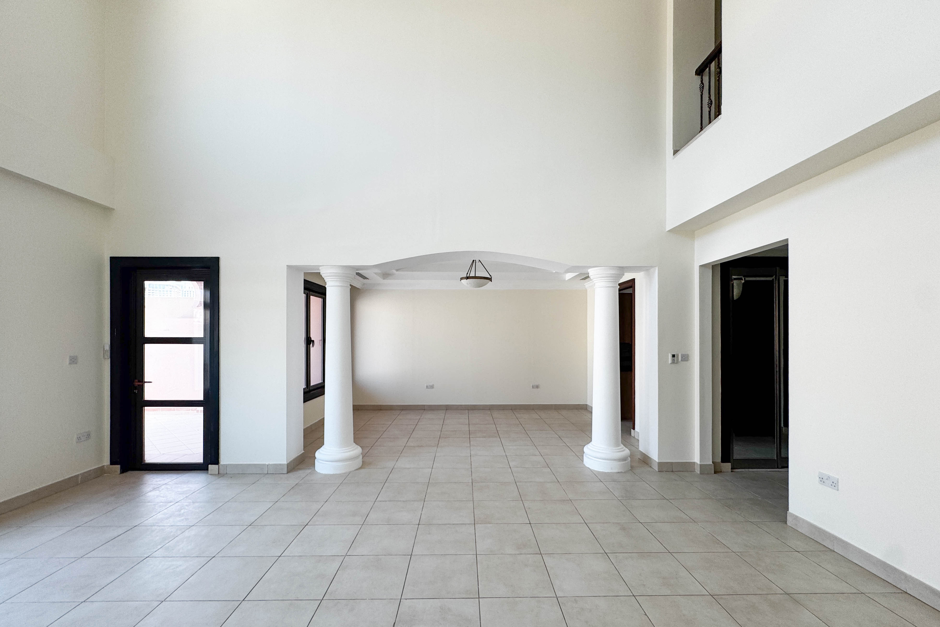 LUXURIOUS TOWNHOUSE 3+M | OFFICE | WITH AMENITIES - photo 2