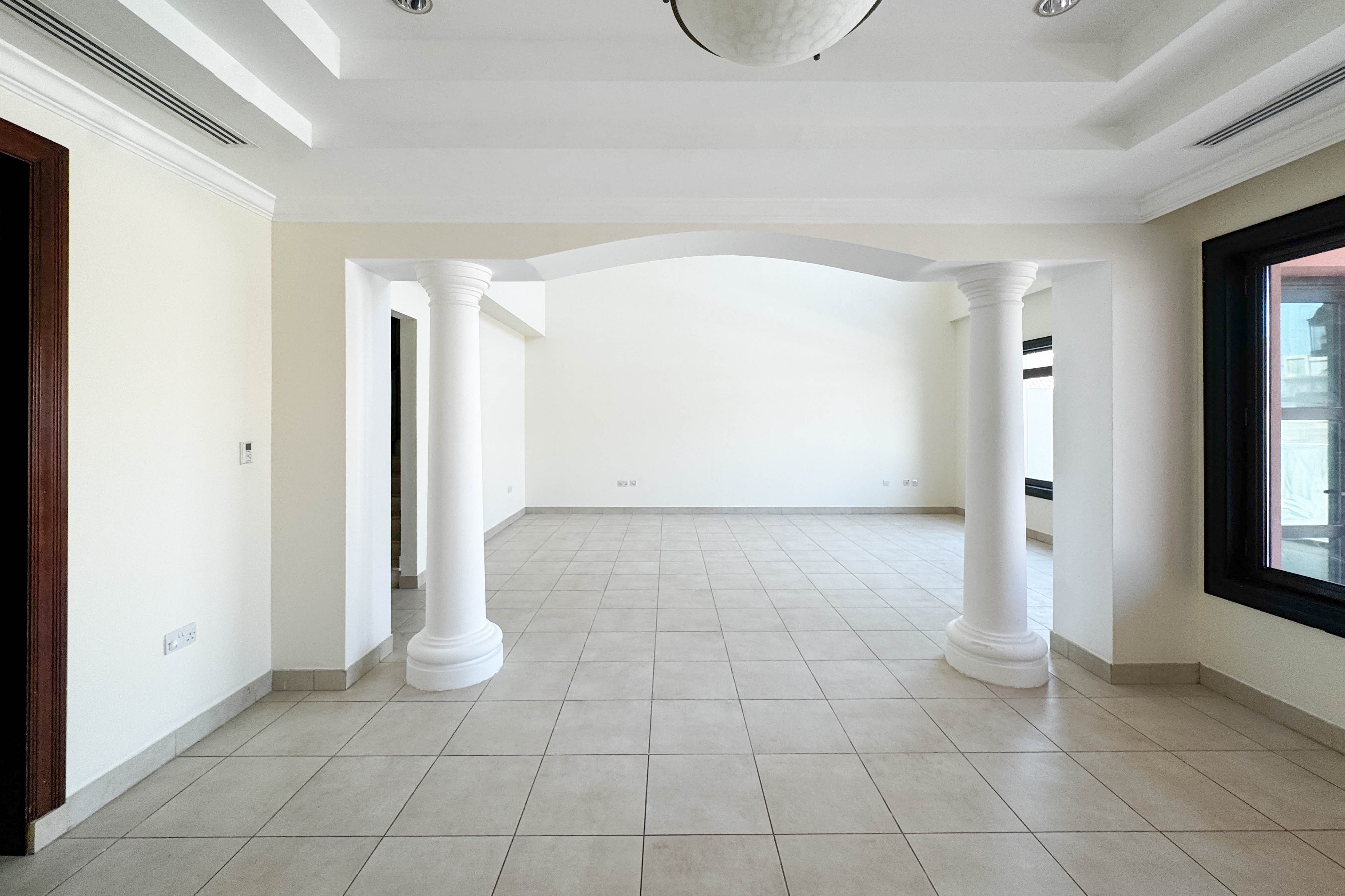 LUXURIOUS TOWNHOUSE 3+M | OFFICE | WITH AMENITIES - photo 3