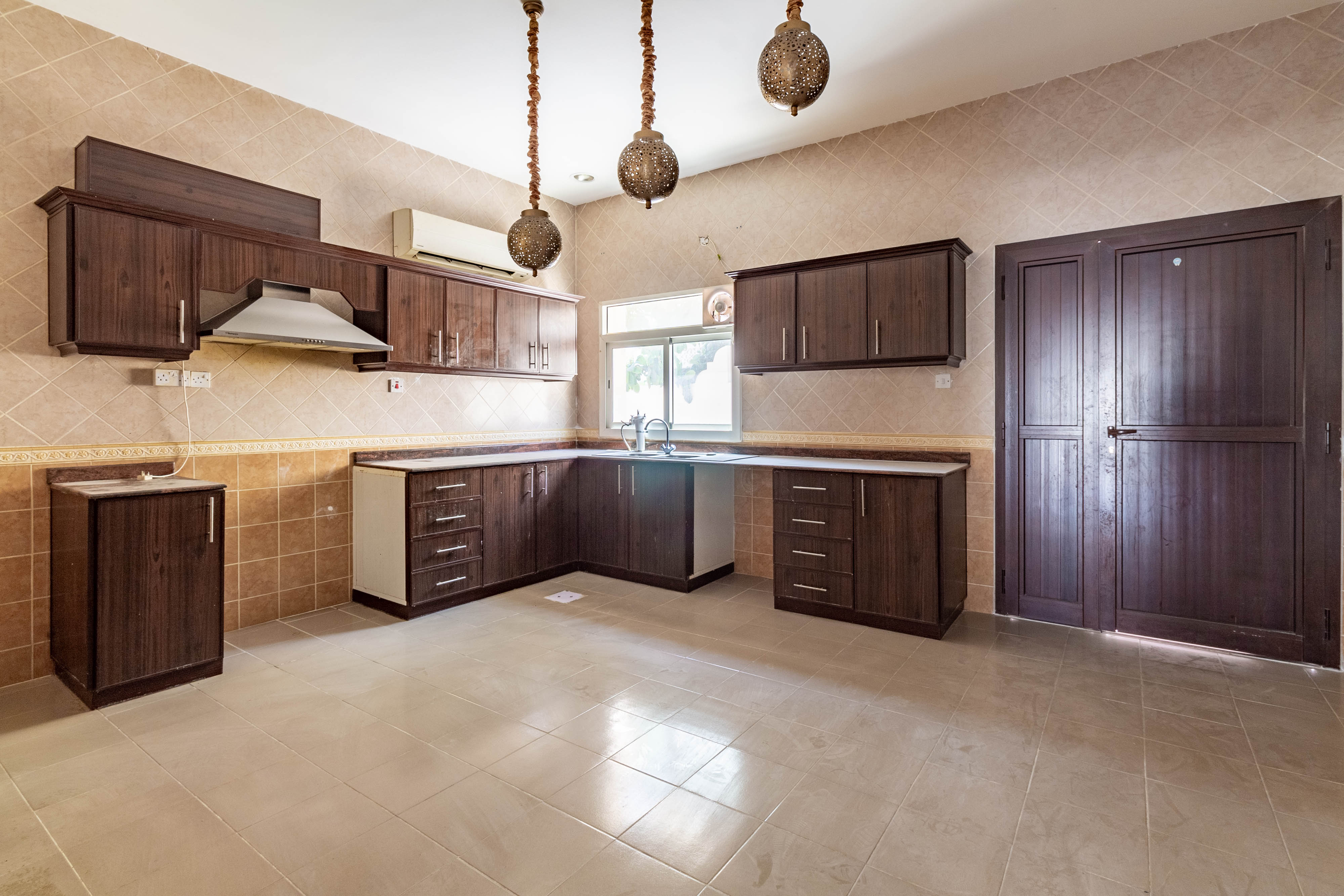 Huge 5BR Villa + Maids Room in Westbay For Rent - photo 3