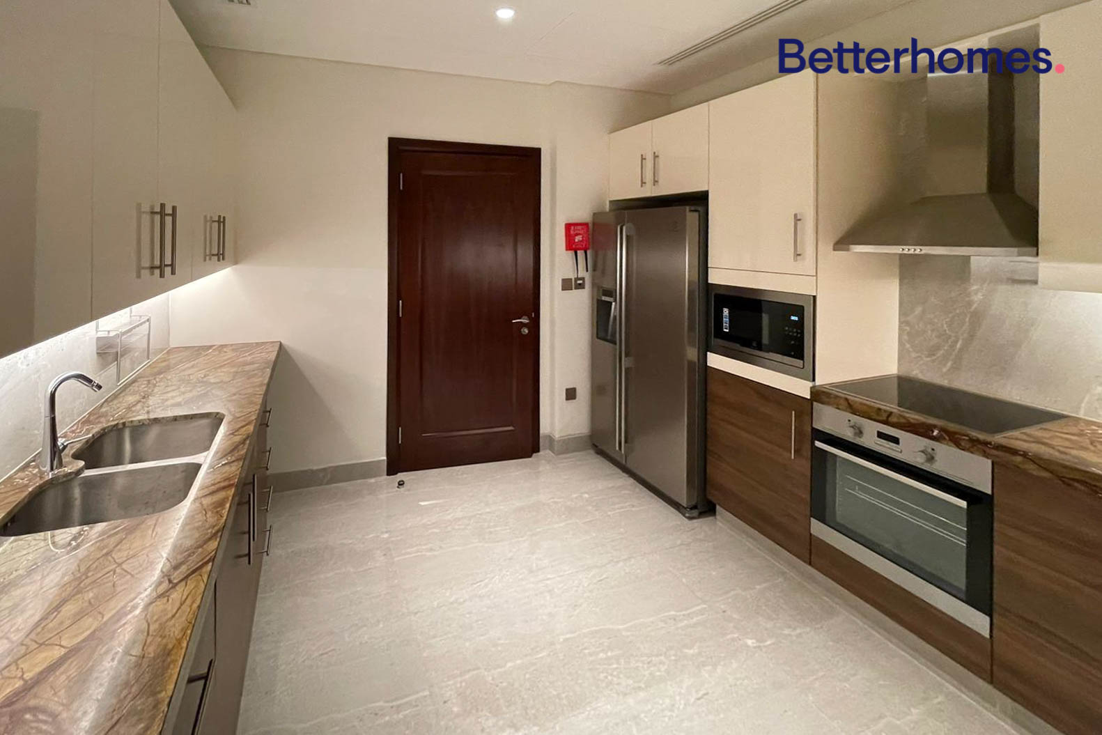 3-BR Townhouse + Maid•s in St. Regis Marsa Arabia - photo 3