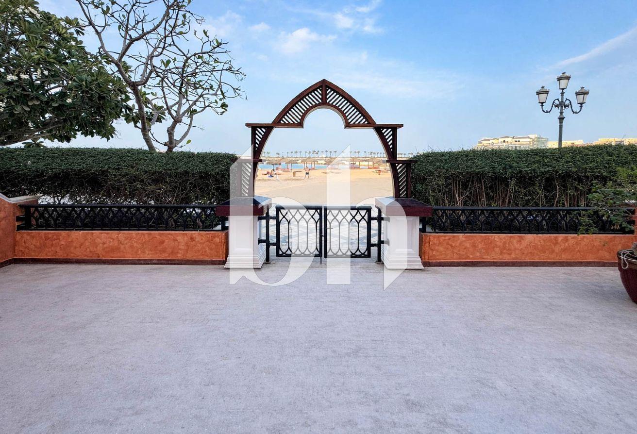 SPACIOUS | DUPLEX | DIRECT SEA VIEW