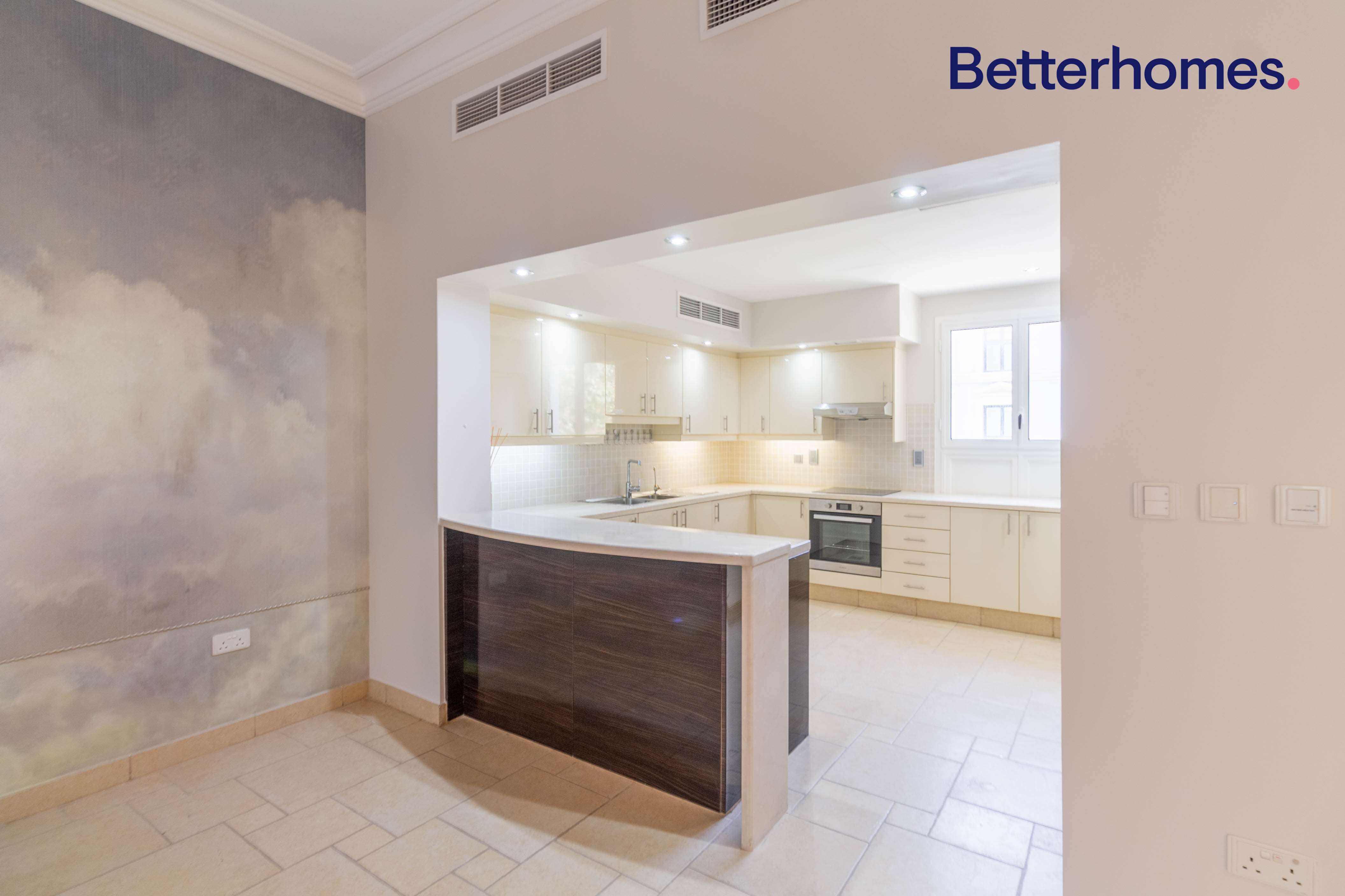 Spacious 3BR Triplex for Sale in Qanat Quartier - photo 3