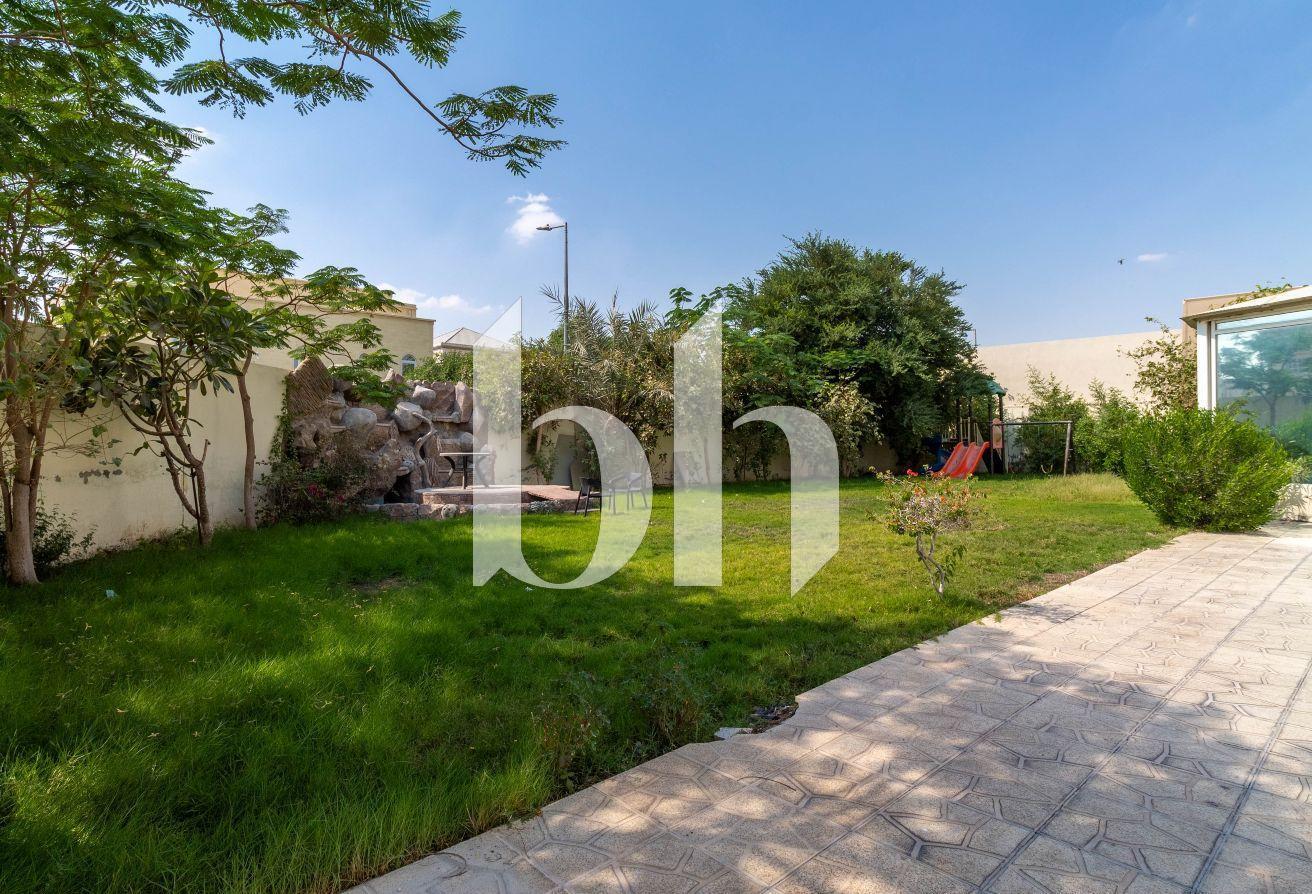 MODERN 6-BEDROOM VILLA WITH MAID’S ROOM FOR SALE - photo 2